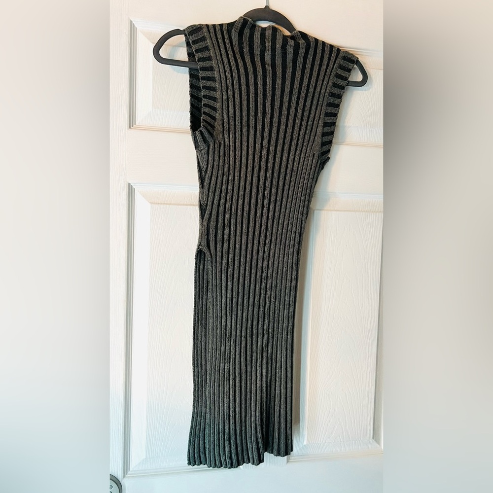 Express Ribbed Knit Sleeveless Top in Charcoal Gray